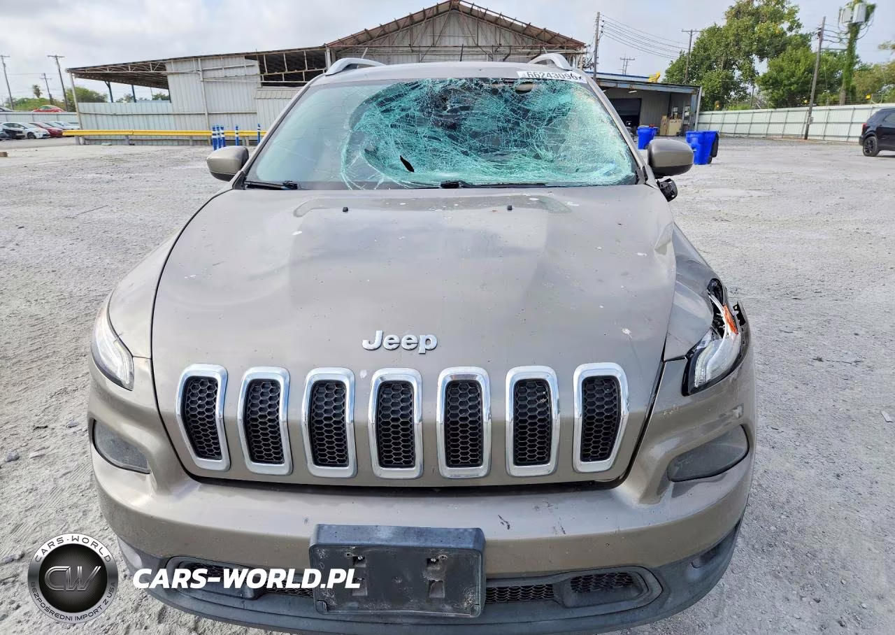 2017 Jeep Cherokee Latitude VIN:1C4PJLCB5HW667696 - 5
