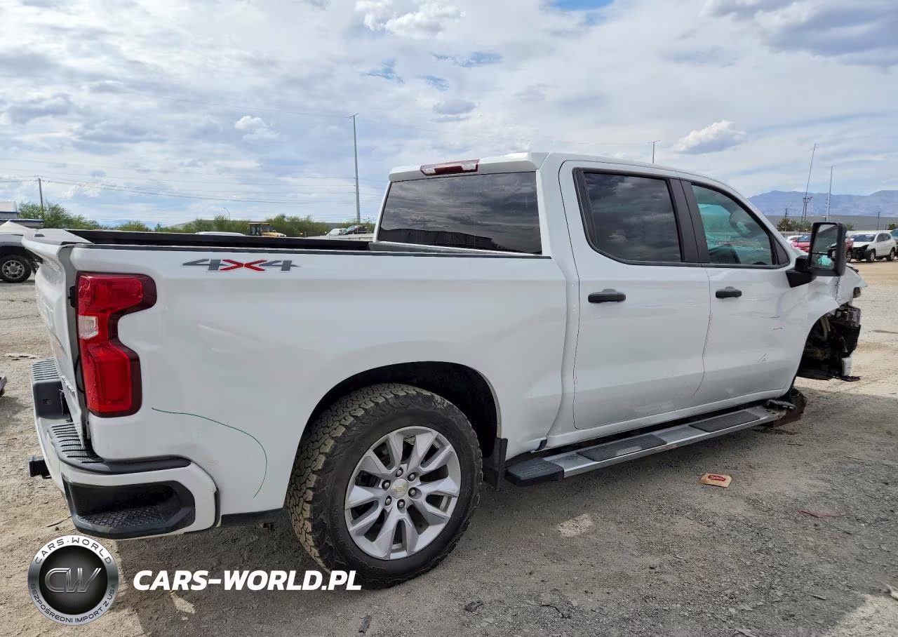 2021 Chevrolet Silverado K1500 Custom VIN:3GCUYBEFXMG375818 - 3