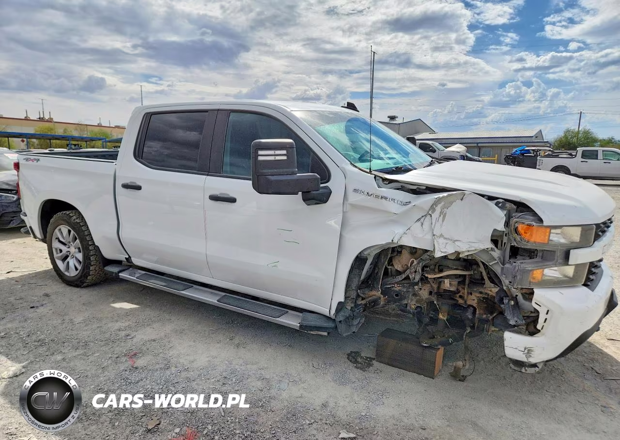 2021 Chevrolet Silverado K1500 Custom VIN:3GCUYBEFXMG375818 - 4