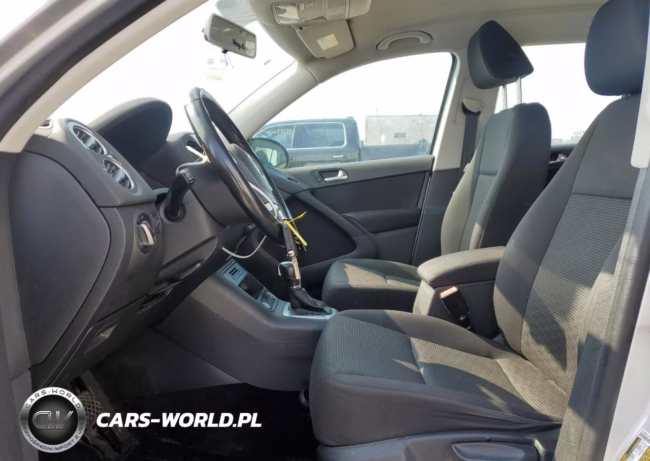 2017 Volkswagen Tiguan S VIN:WVGAV7AX4HK054441 - 7