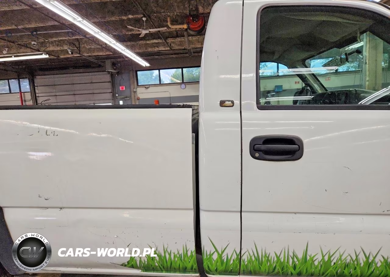 2005 Chevrolet Silverado C2500 Heavy Duty VIN:1GCHC24UX5E249225 - 10