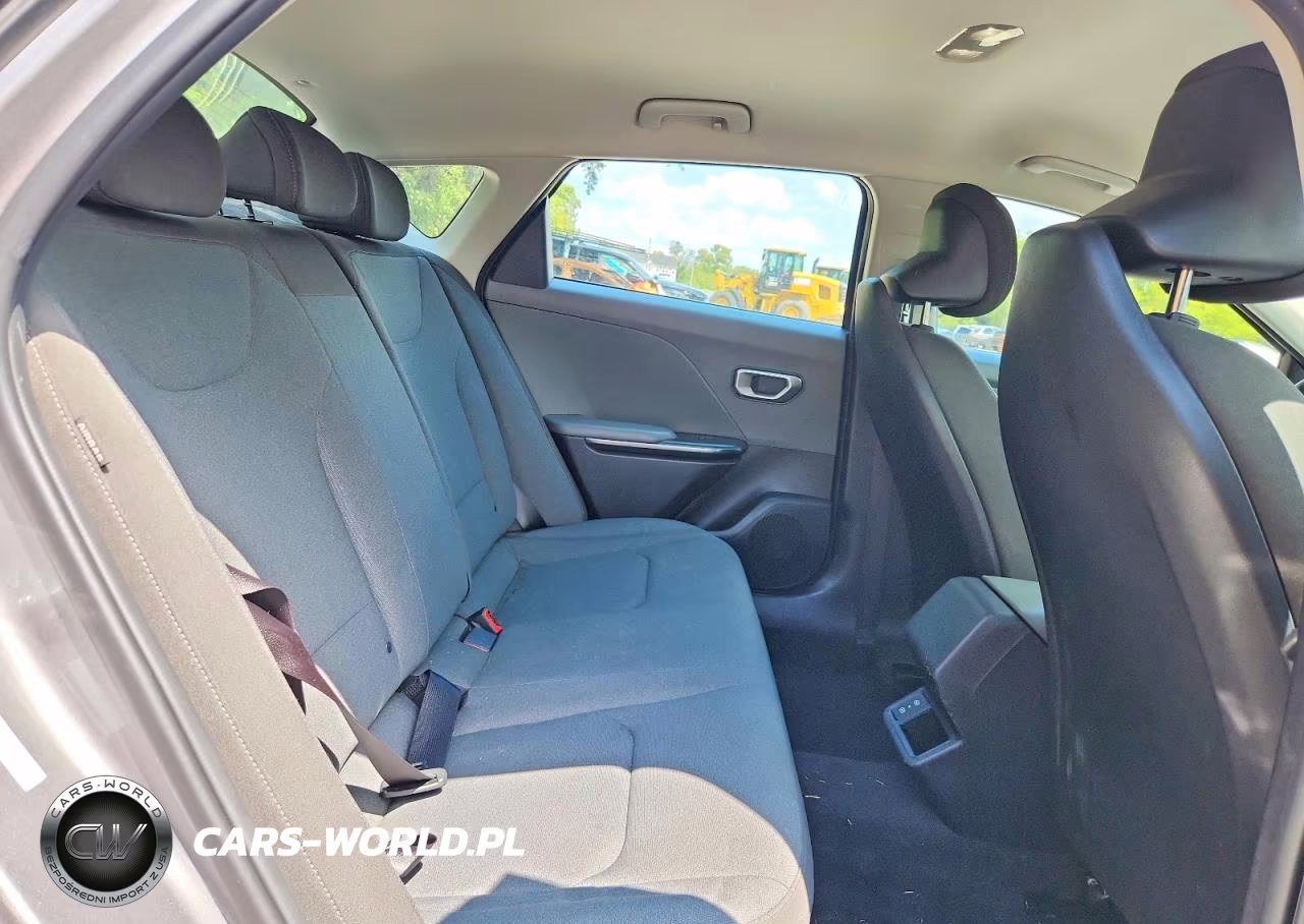 2025 Kia K4 Lxs VIN:3KPFT4DE8SE121383 - 10