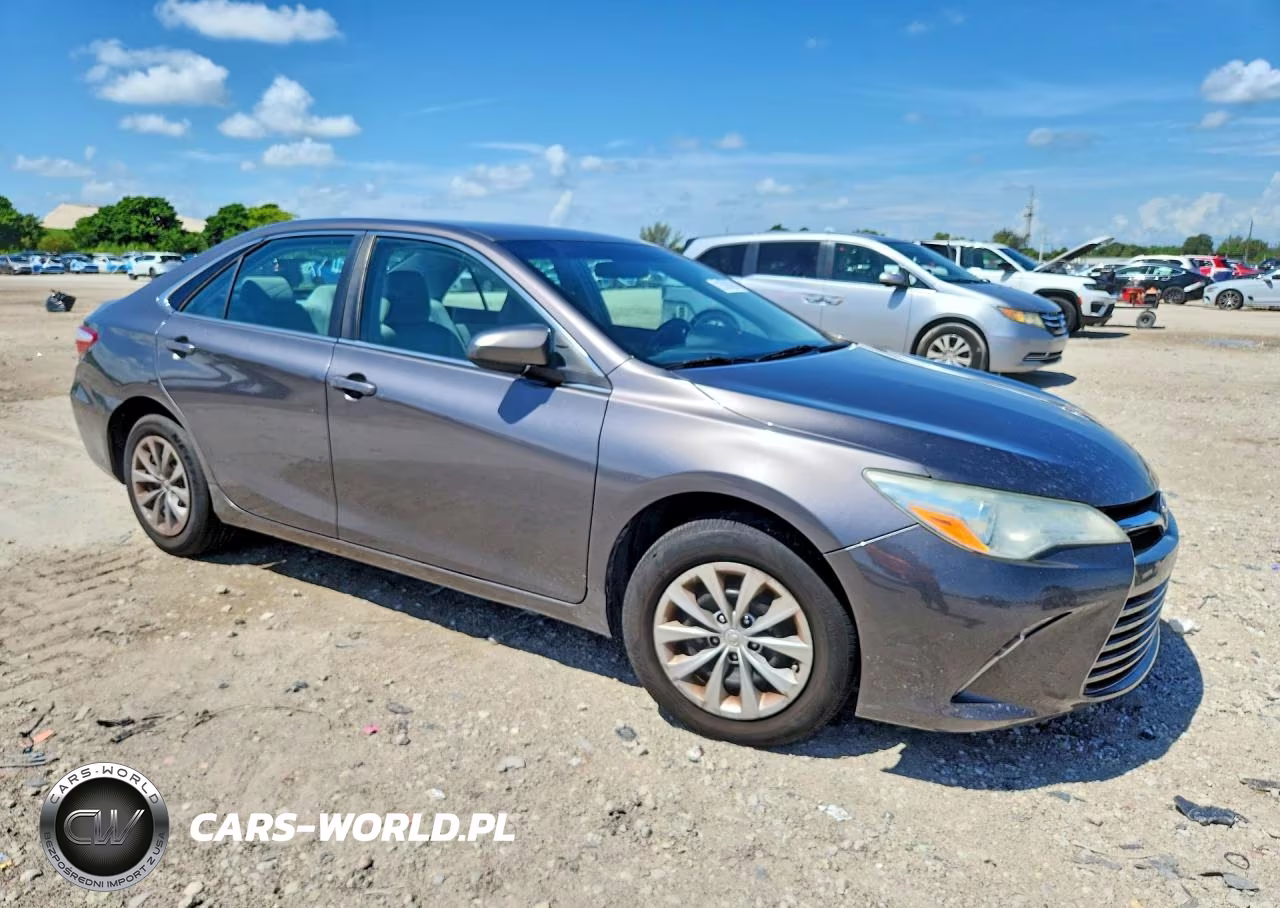 2016 Toyota Camry Le VIN:4T1BF1FK5GU562481 - 4