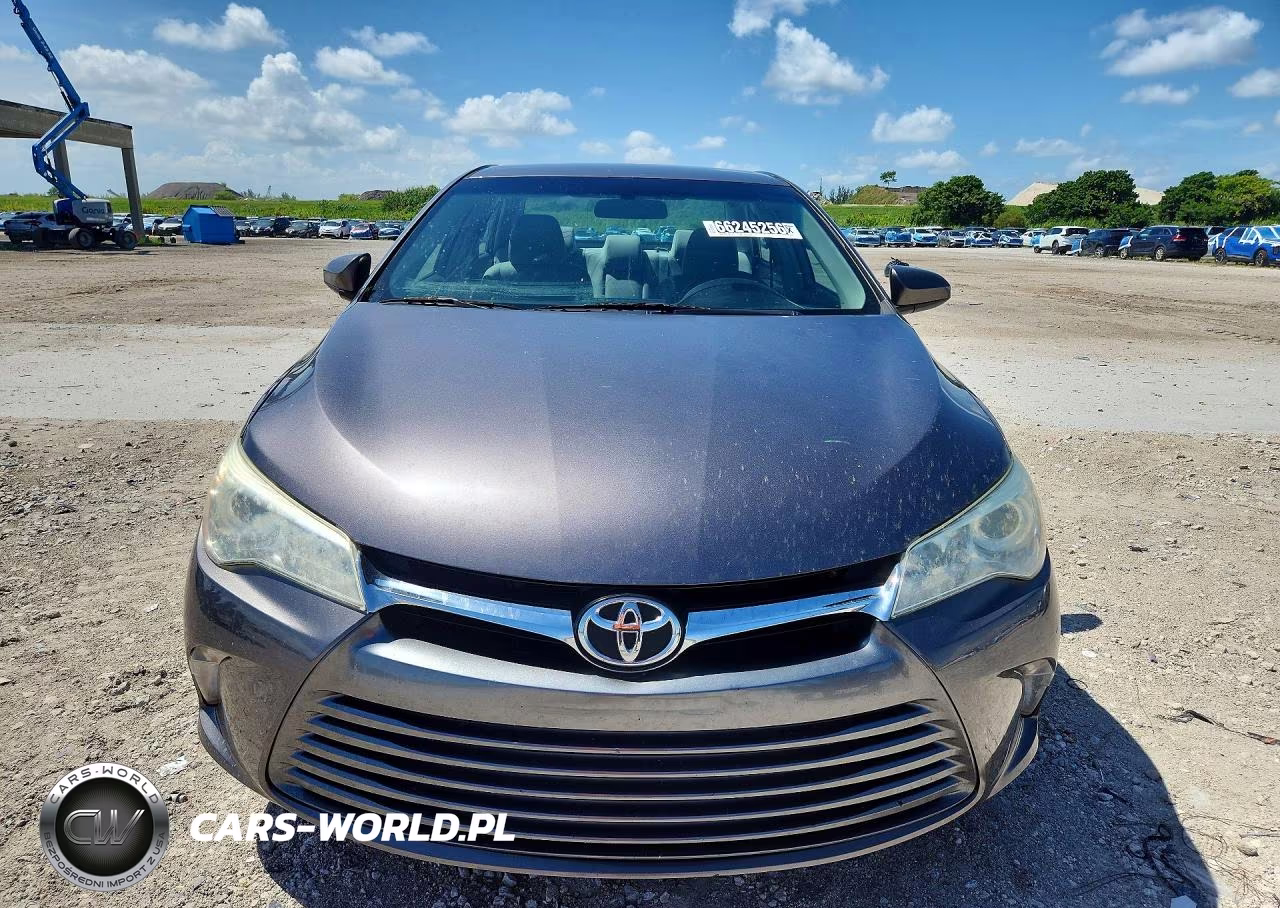 2016 Toyota Camry Le VIN:4T1BF1FK5GU562481 - 5