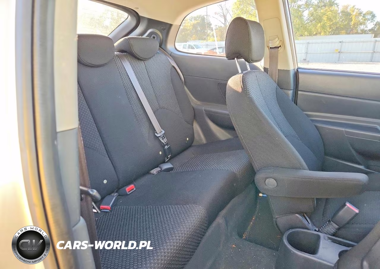 2009 Hyundai Accent Gs VIN:KMHCM36C59U133701 - 10