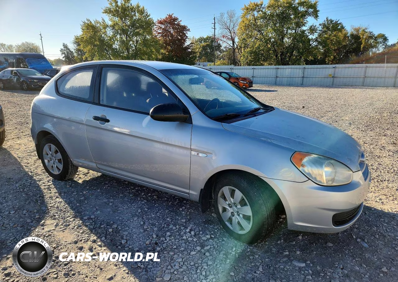 2009 Hyundai Accent Gs VIN:KMHCM36C59U133701 - 4
