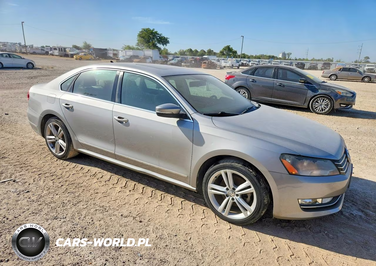 2014 Volkswagen Passat Sel VIN:1VWCS7A37EC012660 - 4