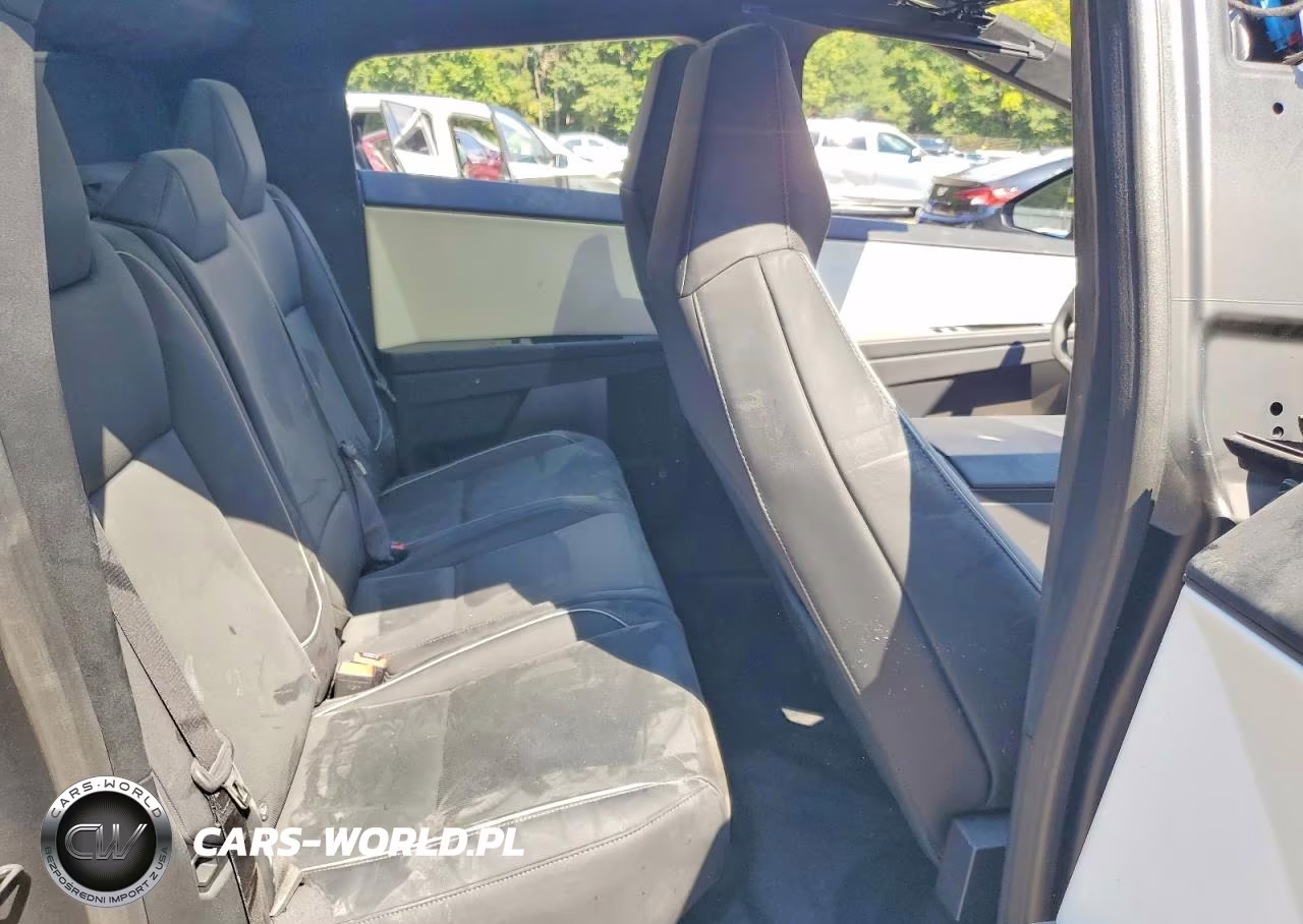 2025 Tesla Cybertruck VIN:7G2CEHED7SA078010 - 10