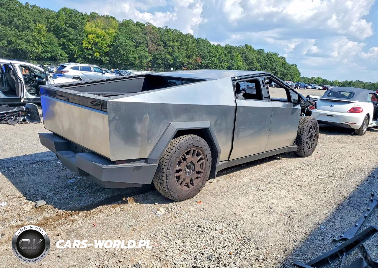 2025 Tesla Cybertruck VIN:7G2CEHED7SA078010 - 3