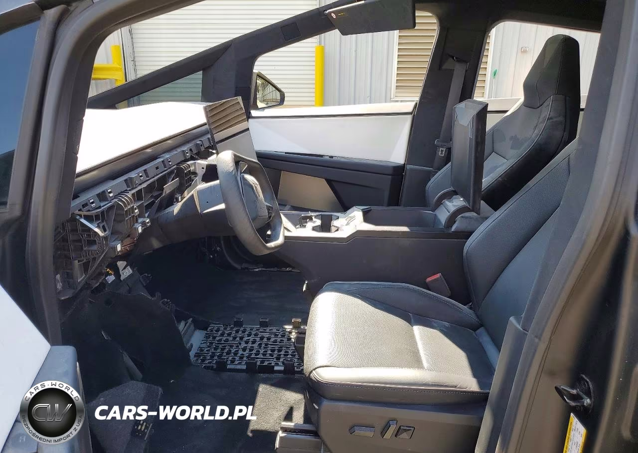 2025 Tesla Cybertruck VIN:7G2CEHED7SA078010 - 7