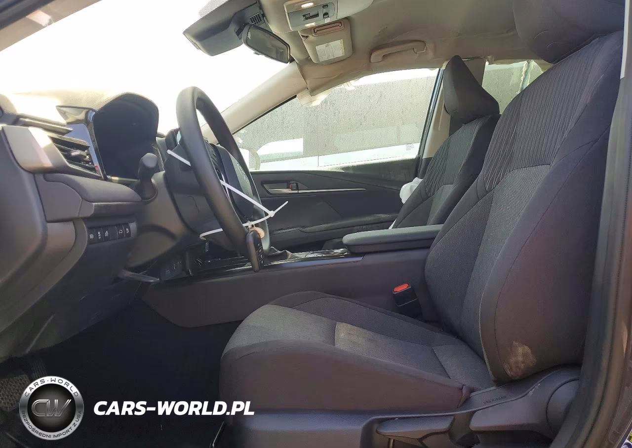 2026 Toyota Camry Le VIN:4T1DAACK2TU345461 - 7