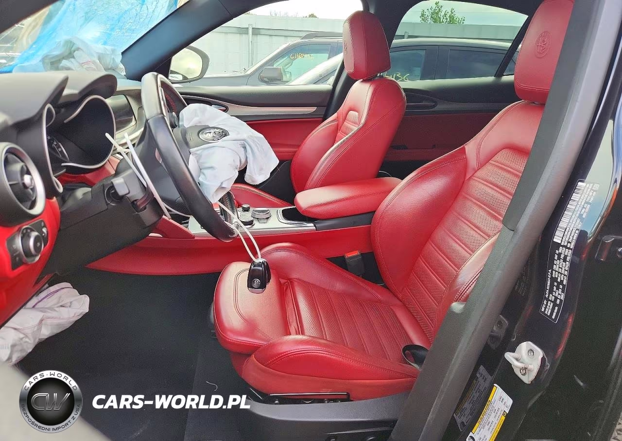 2020 Alfa Romeo Stelvio Ti VIN:ZASPAKBN2L7C83407 - 7
