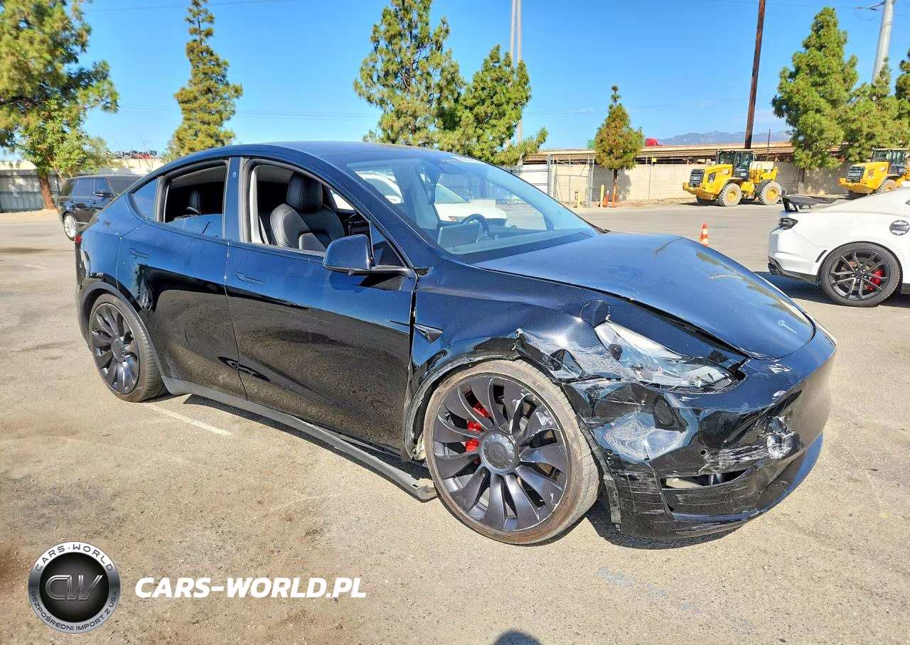 2022 Tesla Model Y VIN:7SAYGDEF4NF390809 - 4