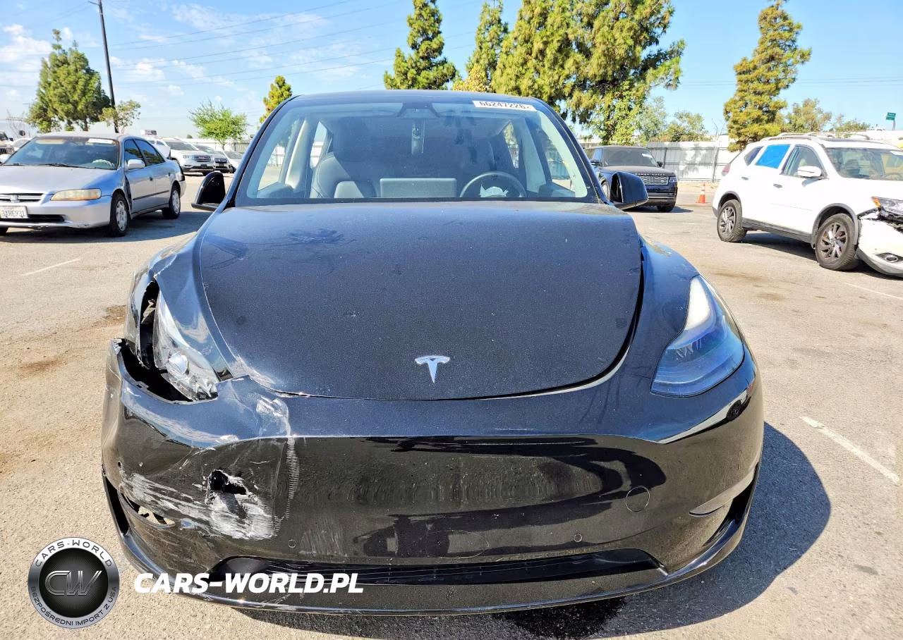 2022 Tesla Model Y VIN:7SAYGDEF4NF390809 - 5