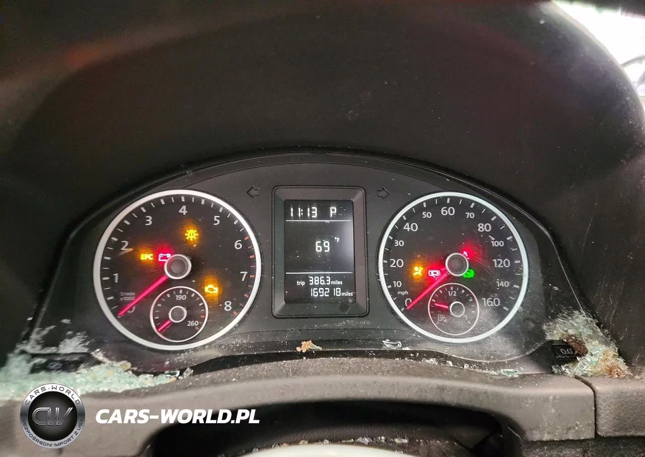 2010 Volkswagen Tiguan S VIN:WVGAV7AX4AW526121 - 9