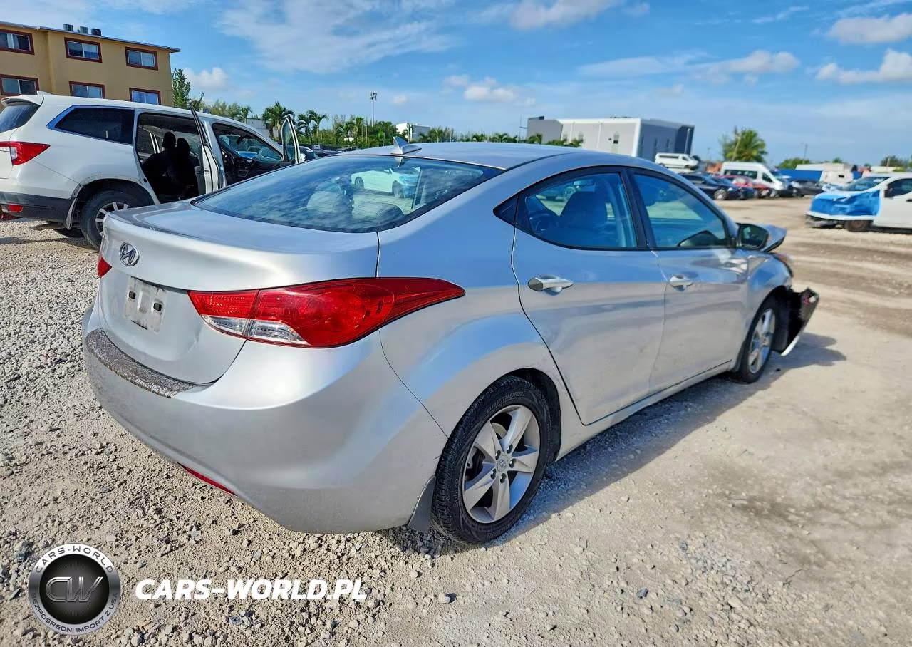 2013 Hyundai Elantra Gls VIN:KMHDH4AE8DU622304 - 3
