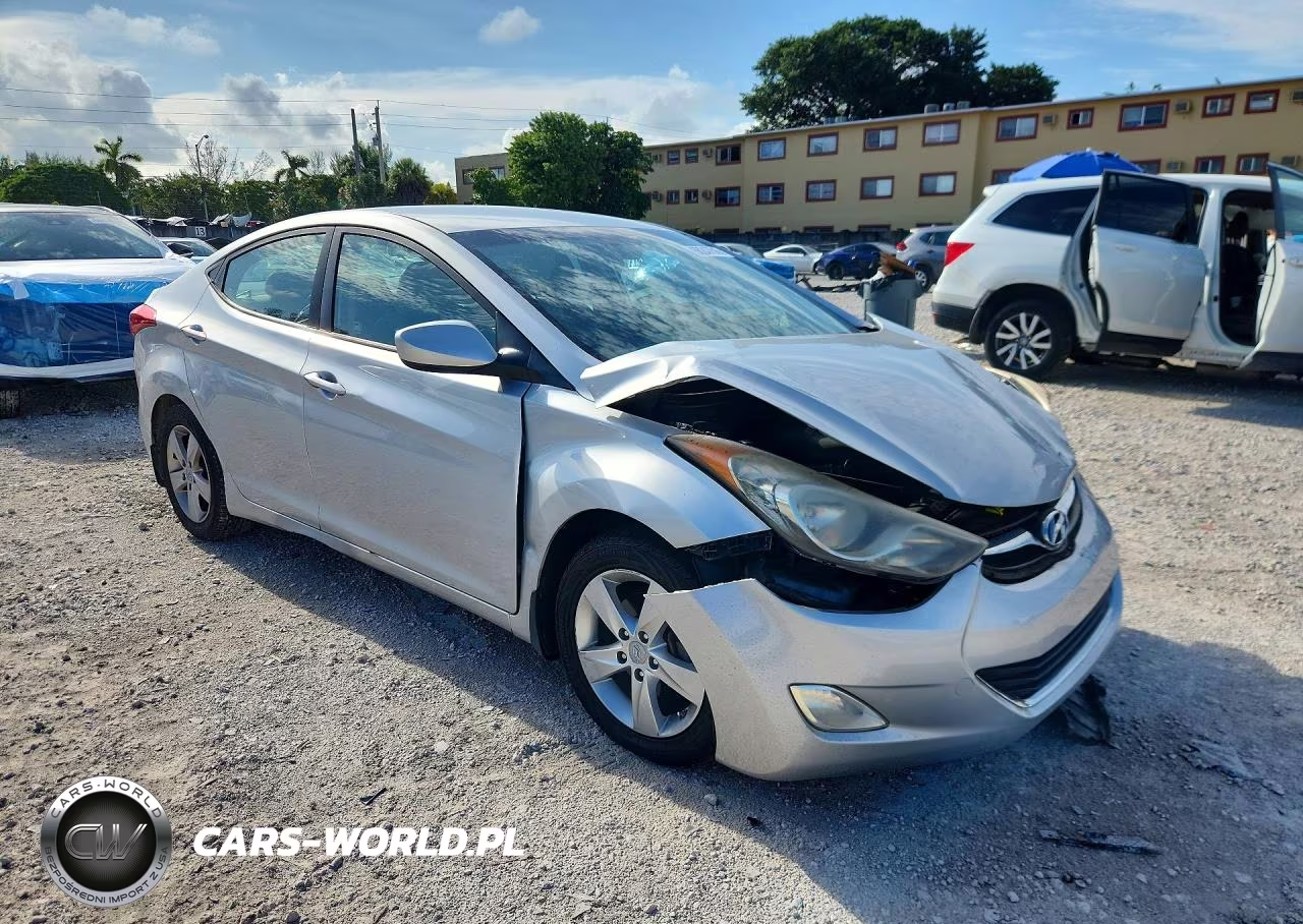 2013 Hyundai Elantra Gls VIN:KMHDH4AE8DU622304 - 4
