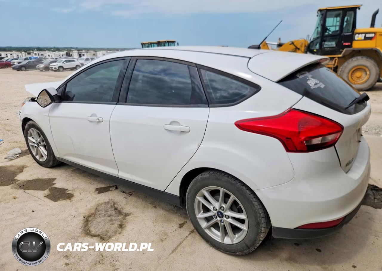 2017 Ford Focus Se VIN:1FADP3K2XHL214622 - 2