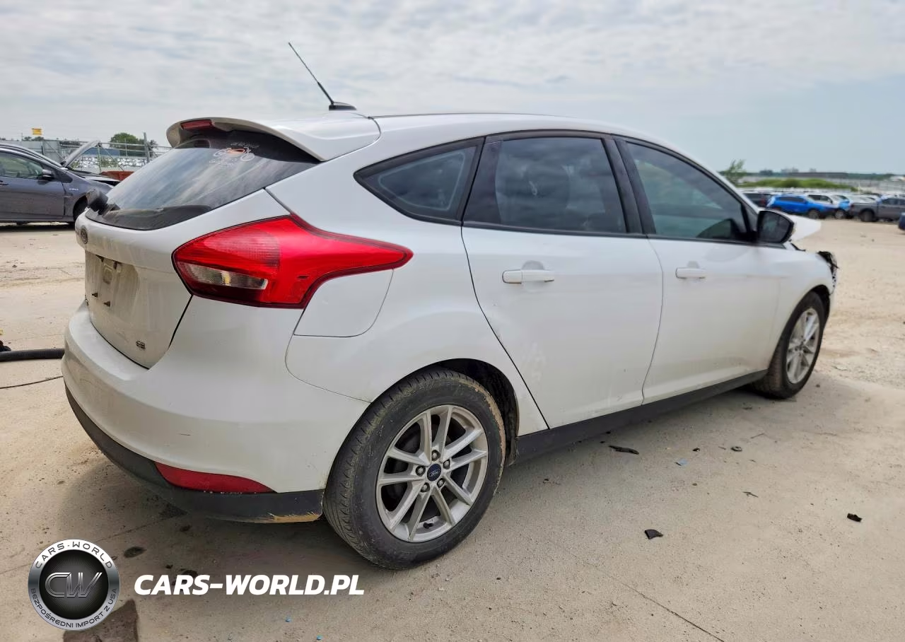 2017 Ford Focus Se VIN:1FADP3K2XHL214622 - 3