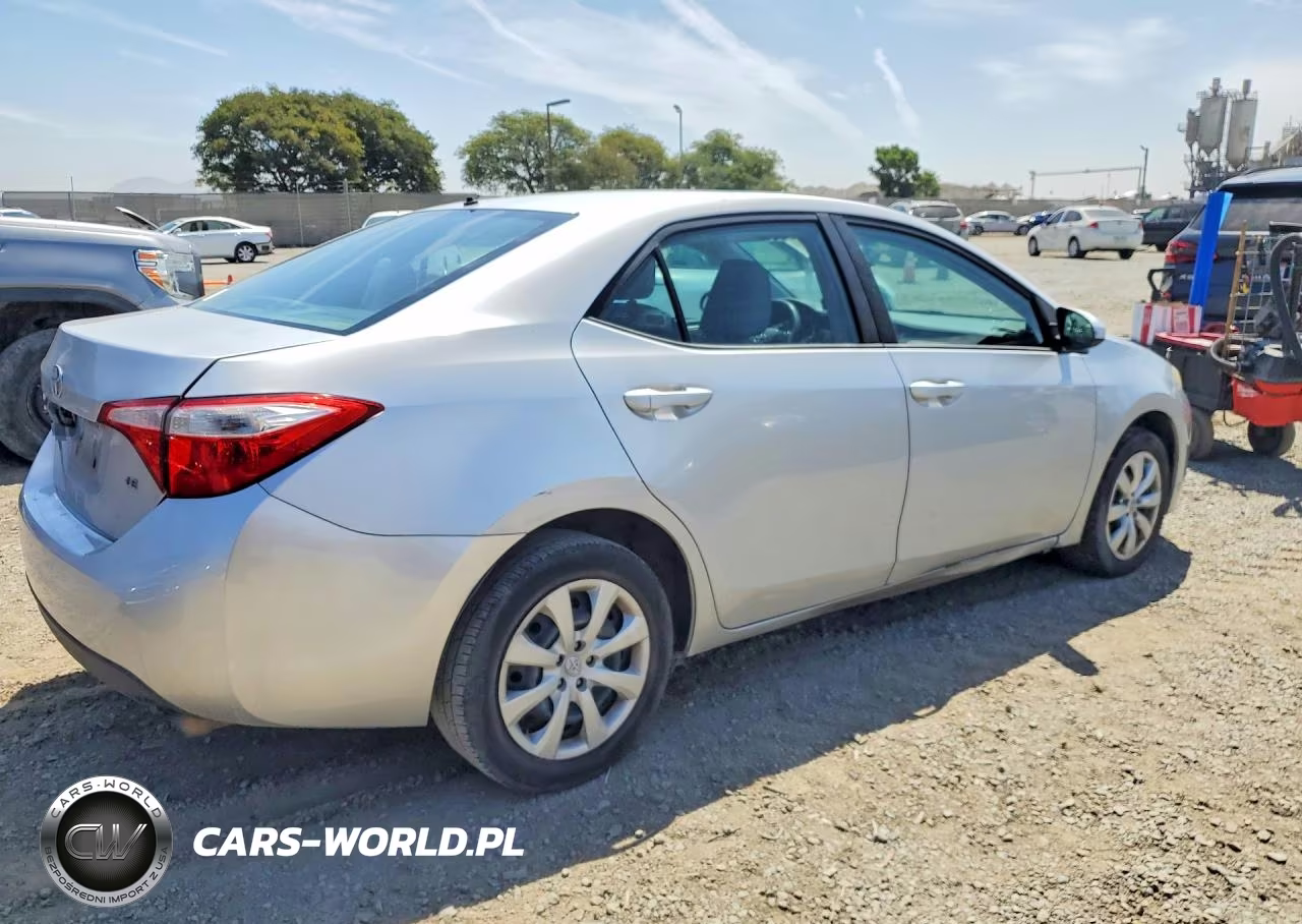 2016 Toyota Corolla Le VIN:5YFBURHE0GP524220 - 3