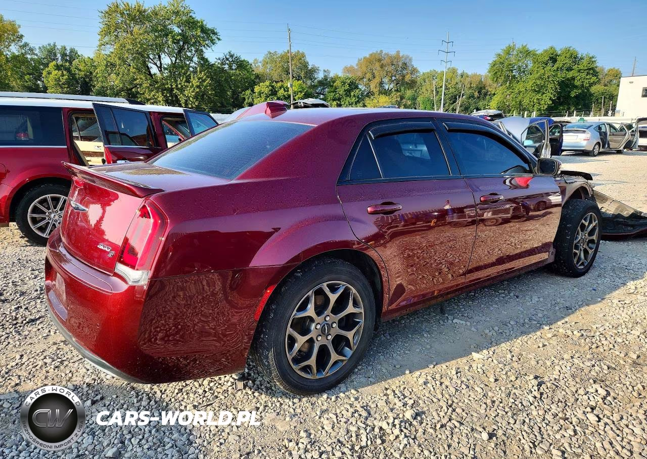 2018 Chrysler 300 S VIN:2C3CCAGG9JH331092 - 3