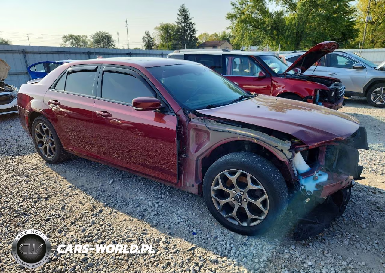 2018 Chrysler 300 S VIN:2C3CCAGG9JH331092 - 4