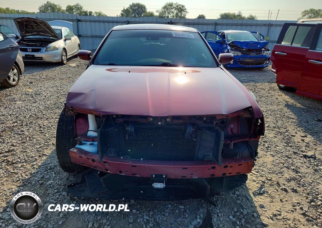 2018 Chrysler 300 S VIN:2C3CCAGG9JH331092 - 5