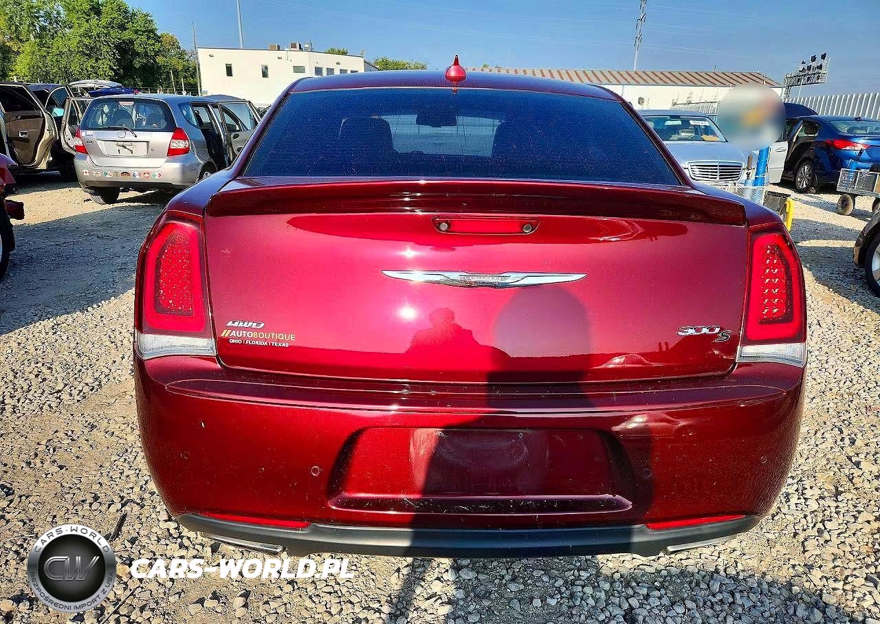 2018 Chrysler 300 S VIN:2C3CCAGG9JH331092 - 6