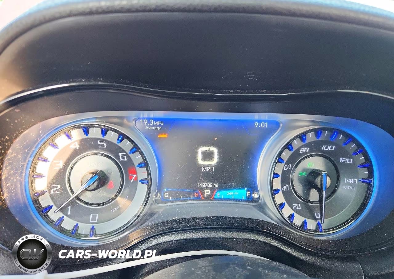 2018 Chrysler 300 S VIN:2C3CCAGG9JH331092 - 9