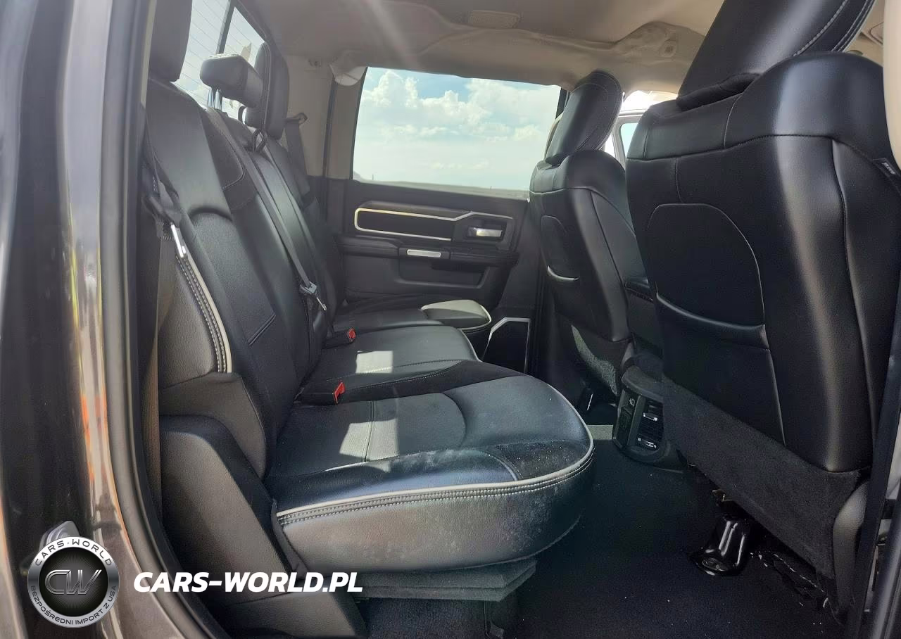 2019 Ram 2500 Laramie VIN:3C6UR5FL3KG630333 - 10