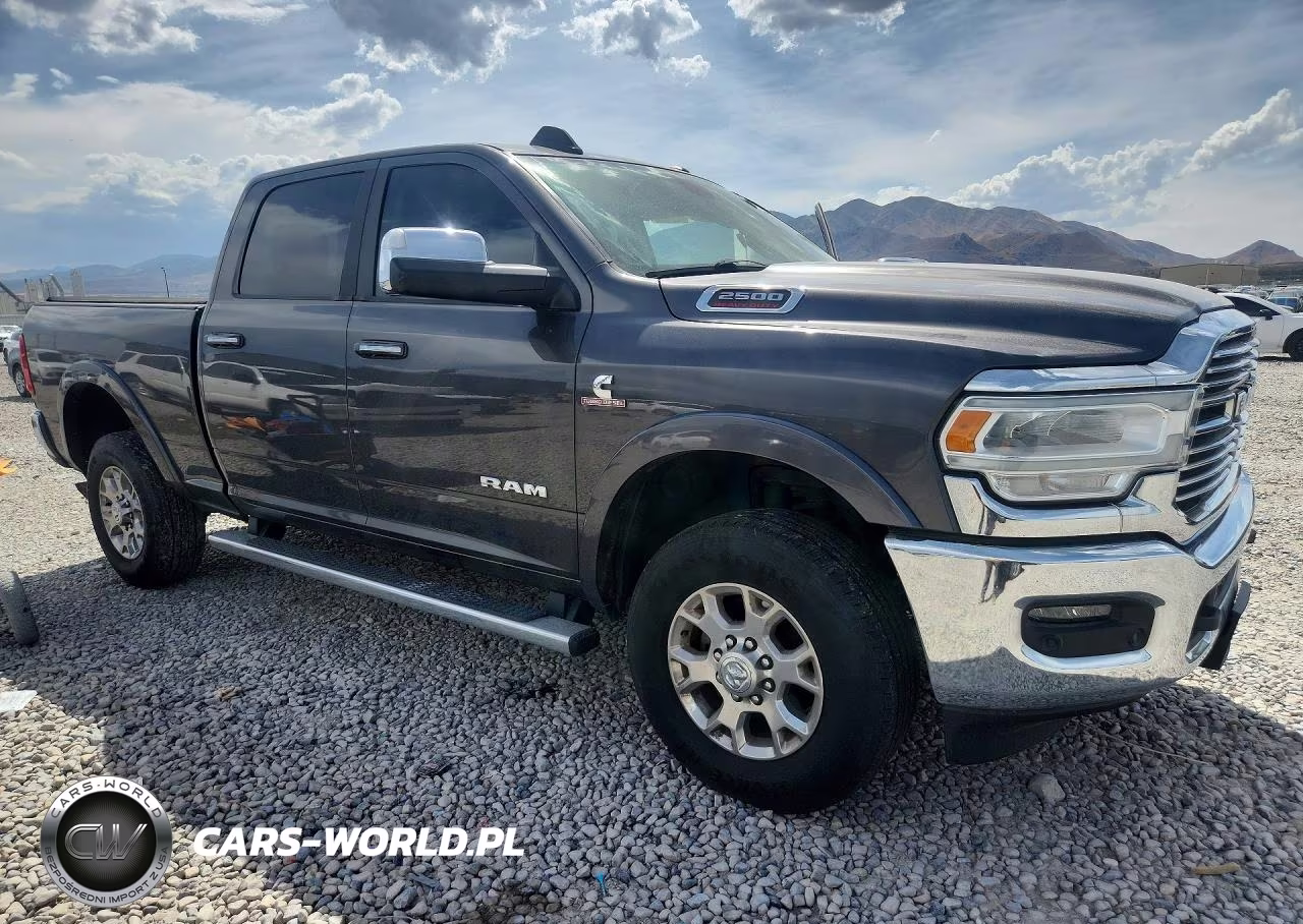 2019 Ram 2500 Laramie VIN:3C6UR5FL3KG630333 - 4
