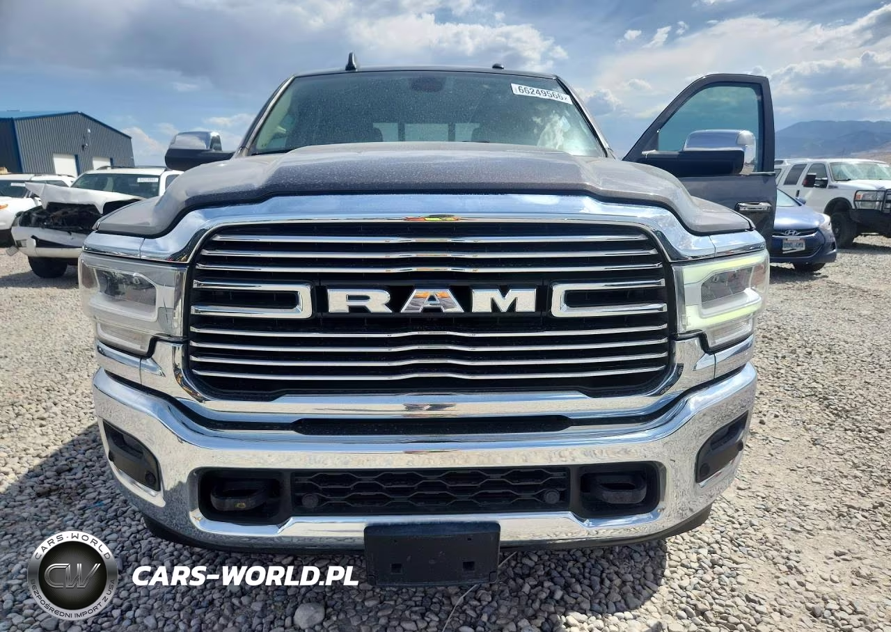 2019 Ram 2500 Laramie VIN:3C6UR5FL3KG630333 - 5