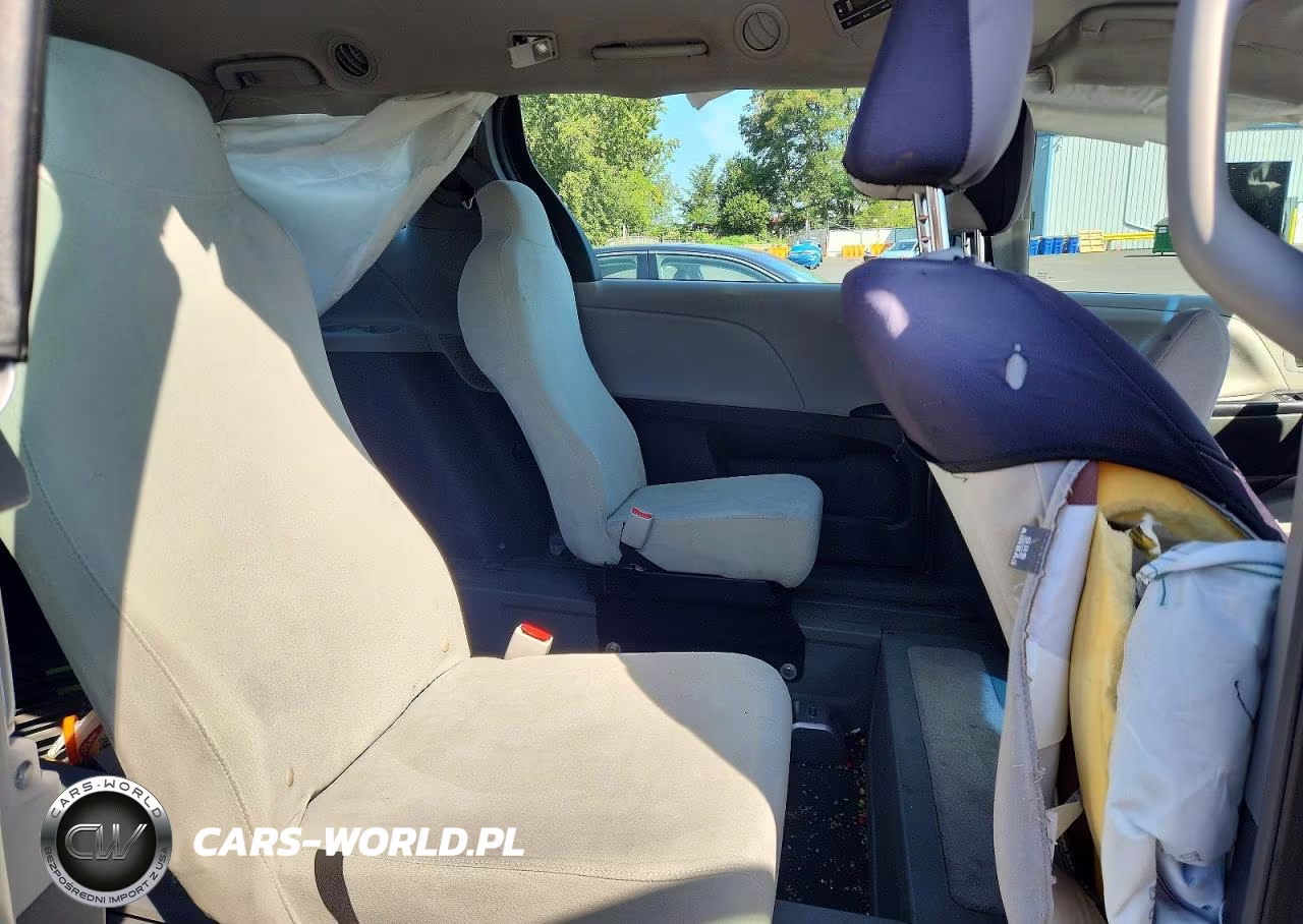 2015 Toyota Sienna L 7-Passenger VIN:5TDZK3DC6FS570209 - 10