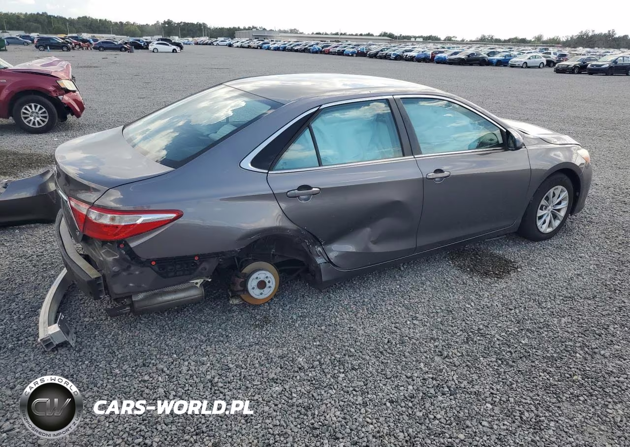2017 Toyota Camry Le VIN:4T1BF1FK0HU789773 - 3