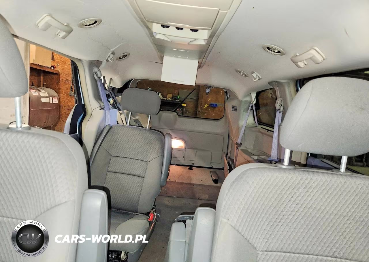 2008 Chrysler Town & Country Touring VIN:2A8HR54PX8R679184 - 10
