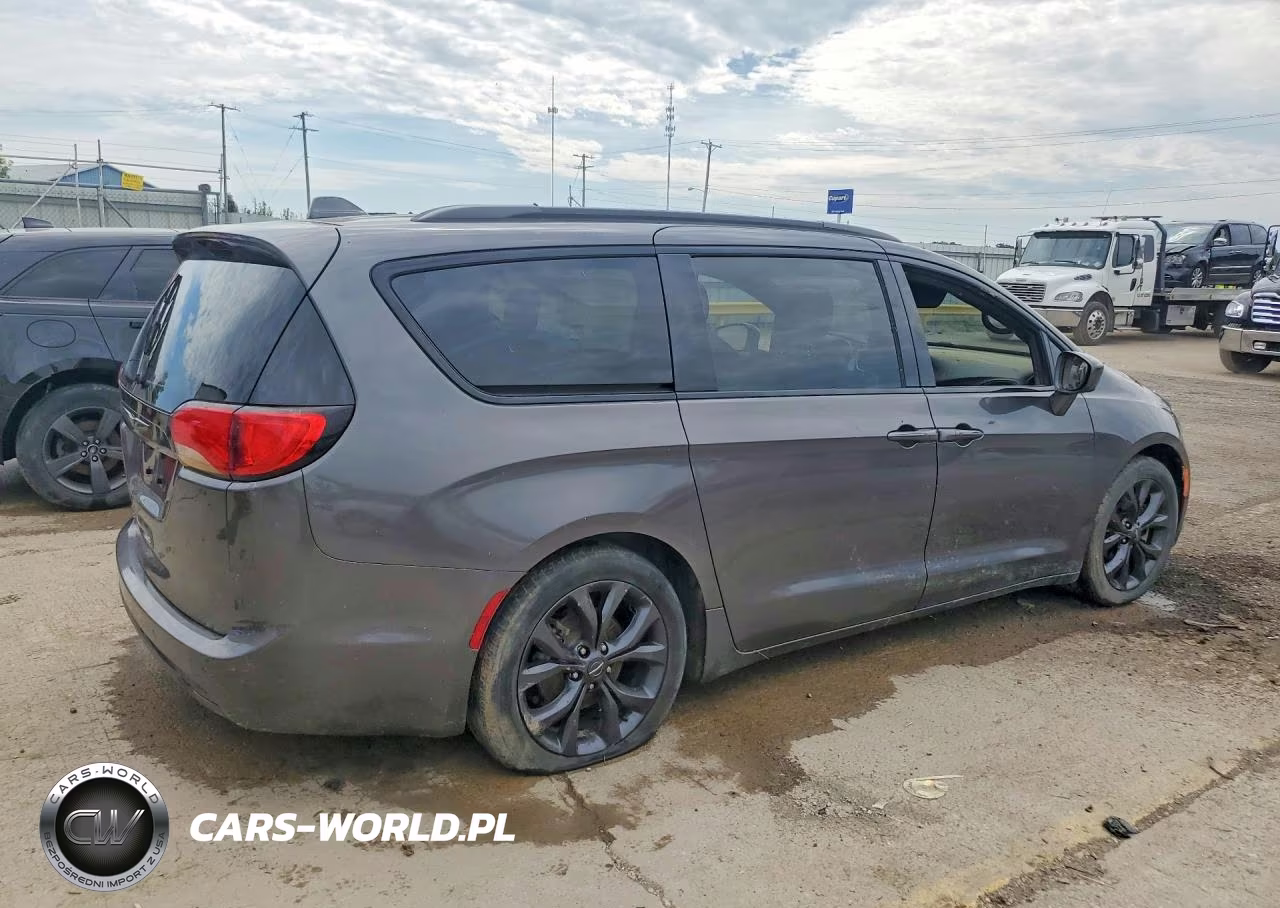 2019 Chrysler Pacifica Touring L VIN:2C4RC1BG0KR549270 - 3