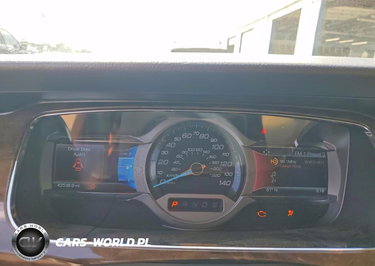 2015 Ford Taurus Limited VIN:1FAHP2F8XFG199006 - 9