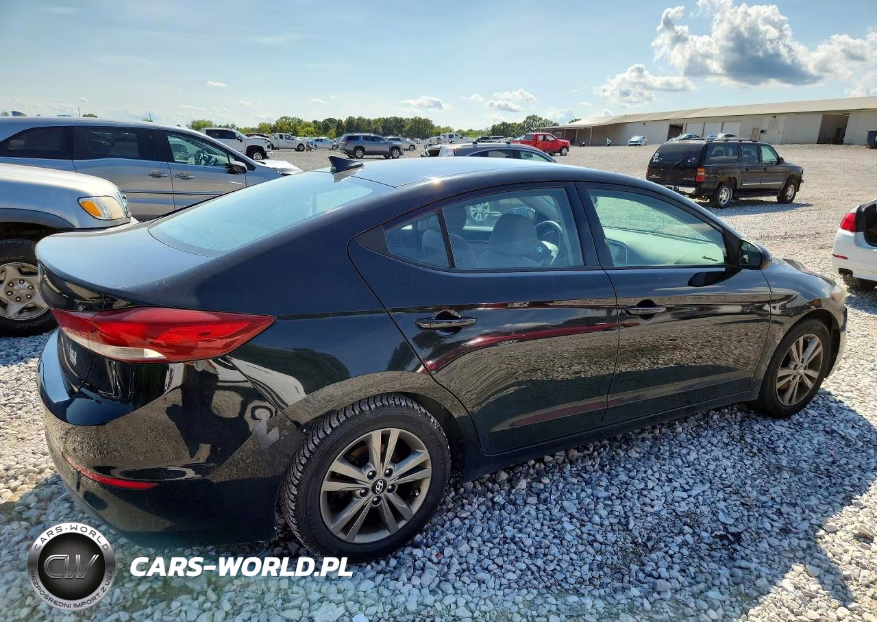 2018 Hyundai Elantra Sel VIN:5NPD84LF8JH215101 - 3