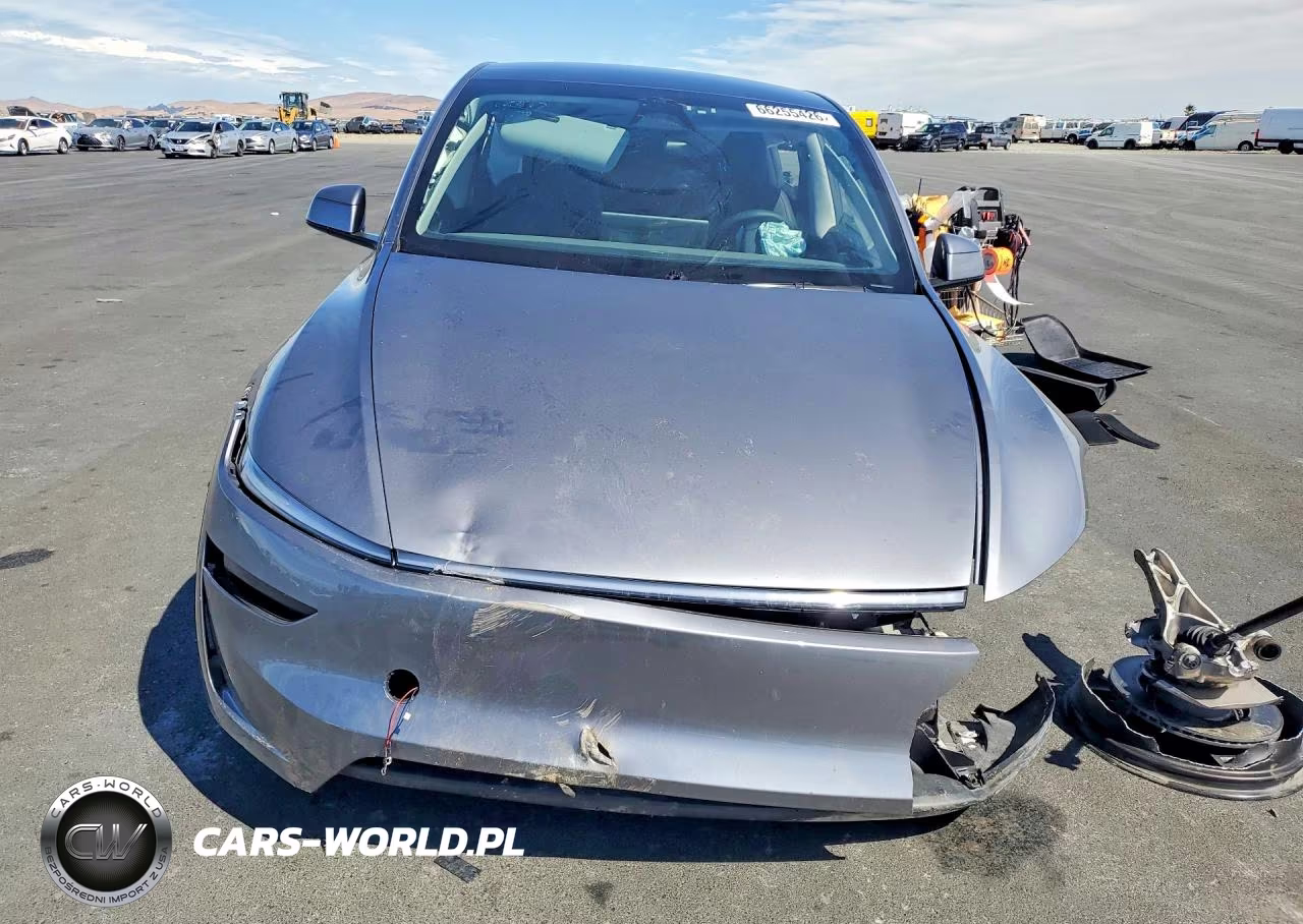 2026 Tesla Model Y VIN:7SAYGDEE6TF409025 - 5
