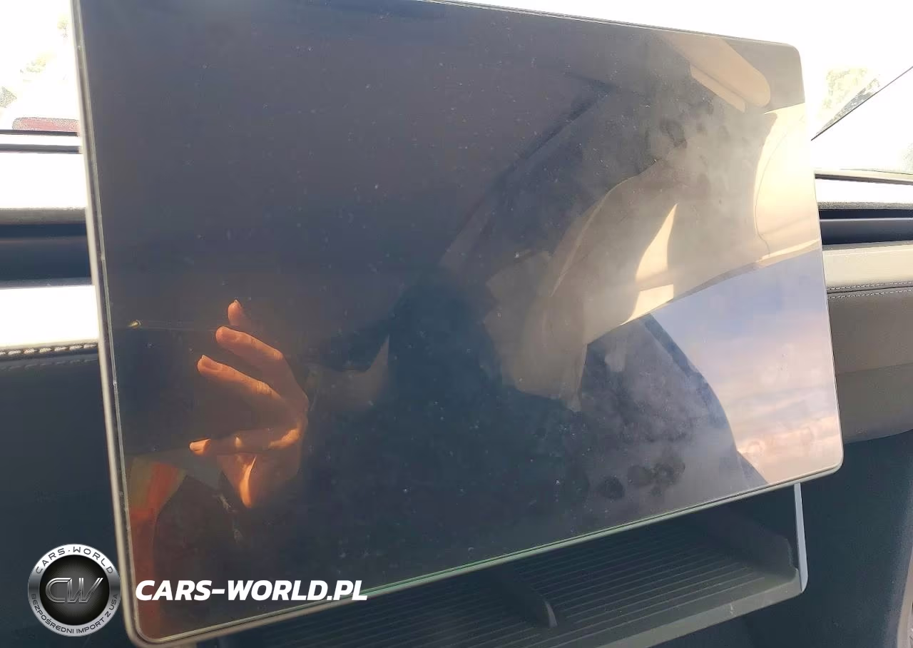 2026 Tesla Model Y VIN:7SAYGDEE6TF409025 - 9