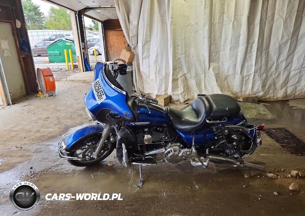 2010 Harley-Davidson Flhtk VIN:1HD1KEM12AB630637 - 3