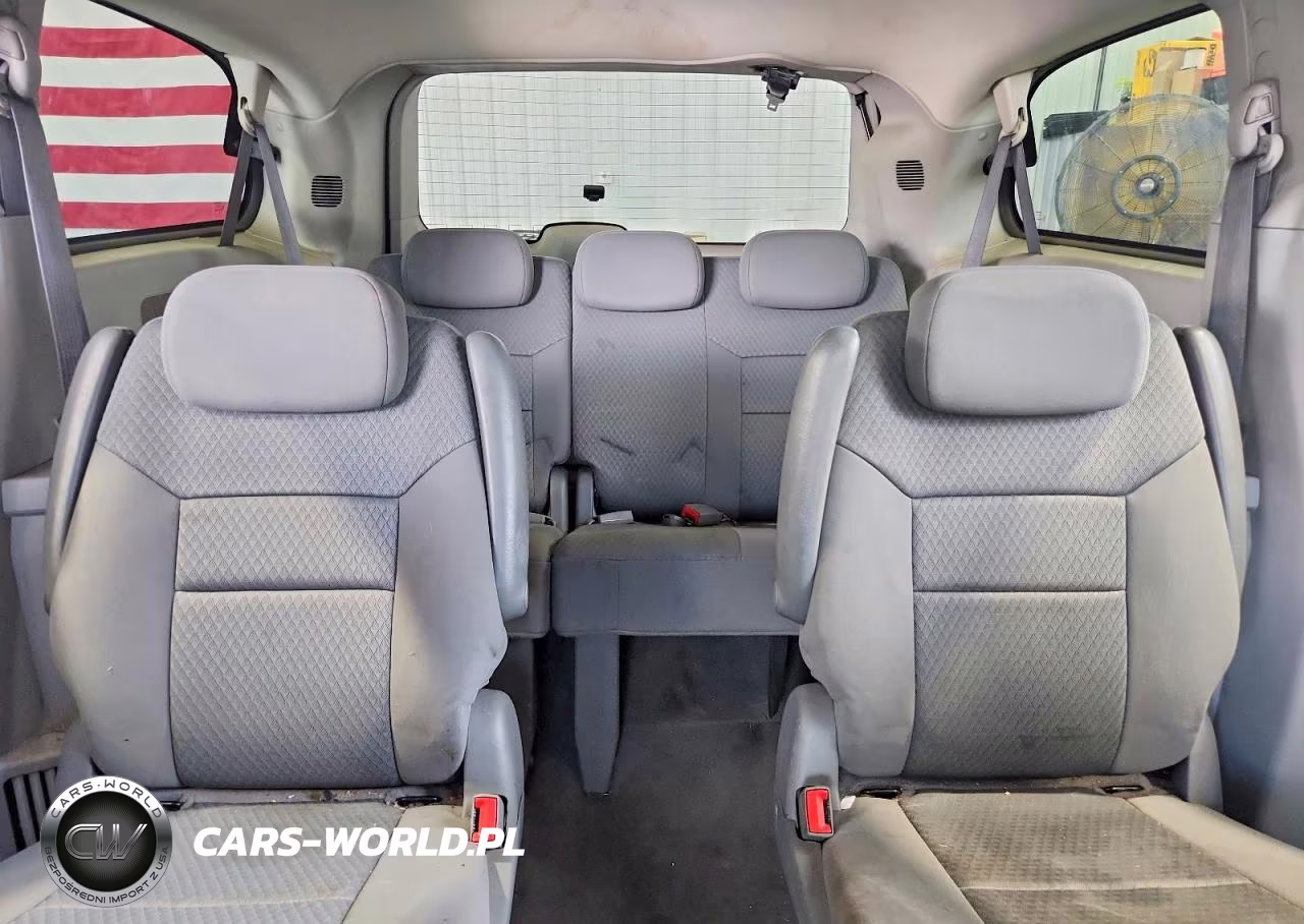2010 Chrysler Town & Country Touring VIN:2A4RR5D14AR338645 - 10
