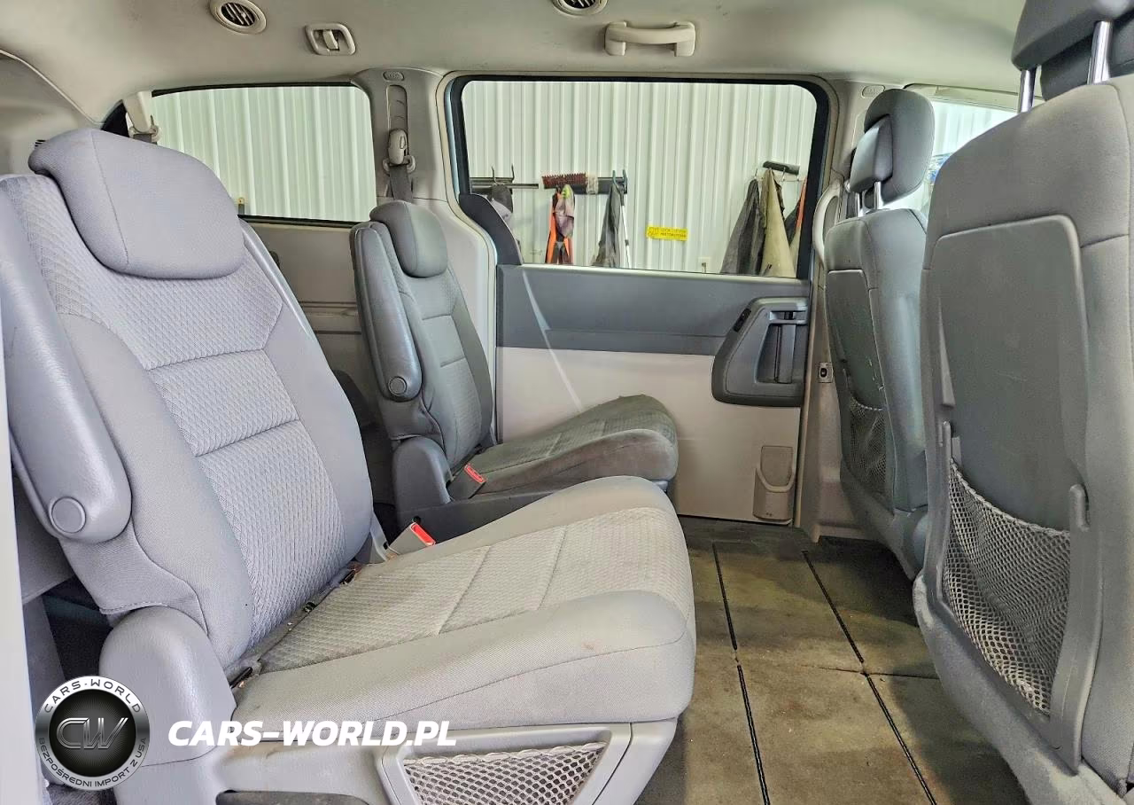 2010 Chrysler Town & Country Touring VIN:2A4RR5D14AR338645 - 11