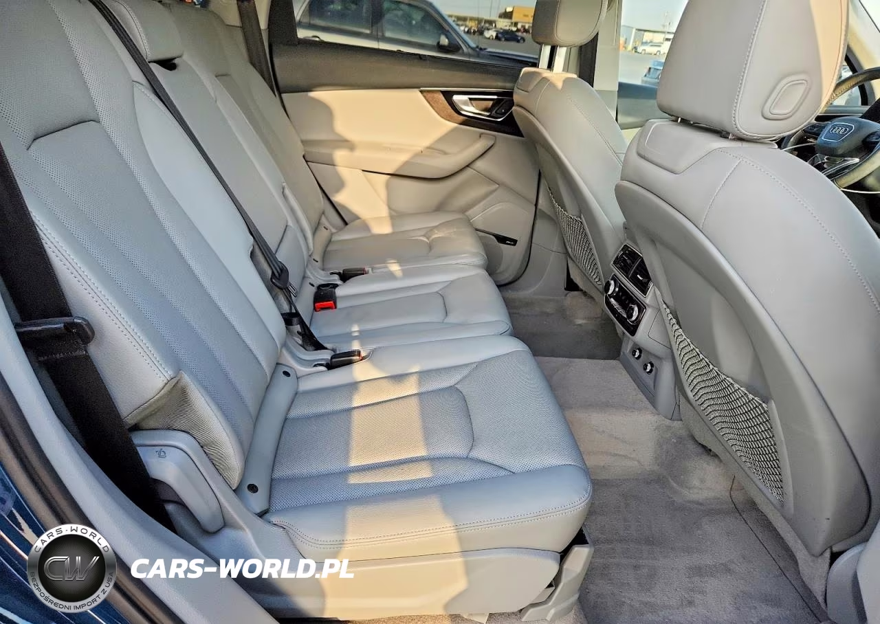 2018 Audi Q7 Premium Plus VIN:WA1LAAF70JD028325 - 10