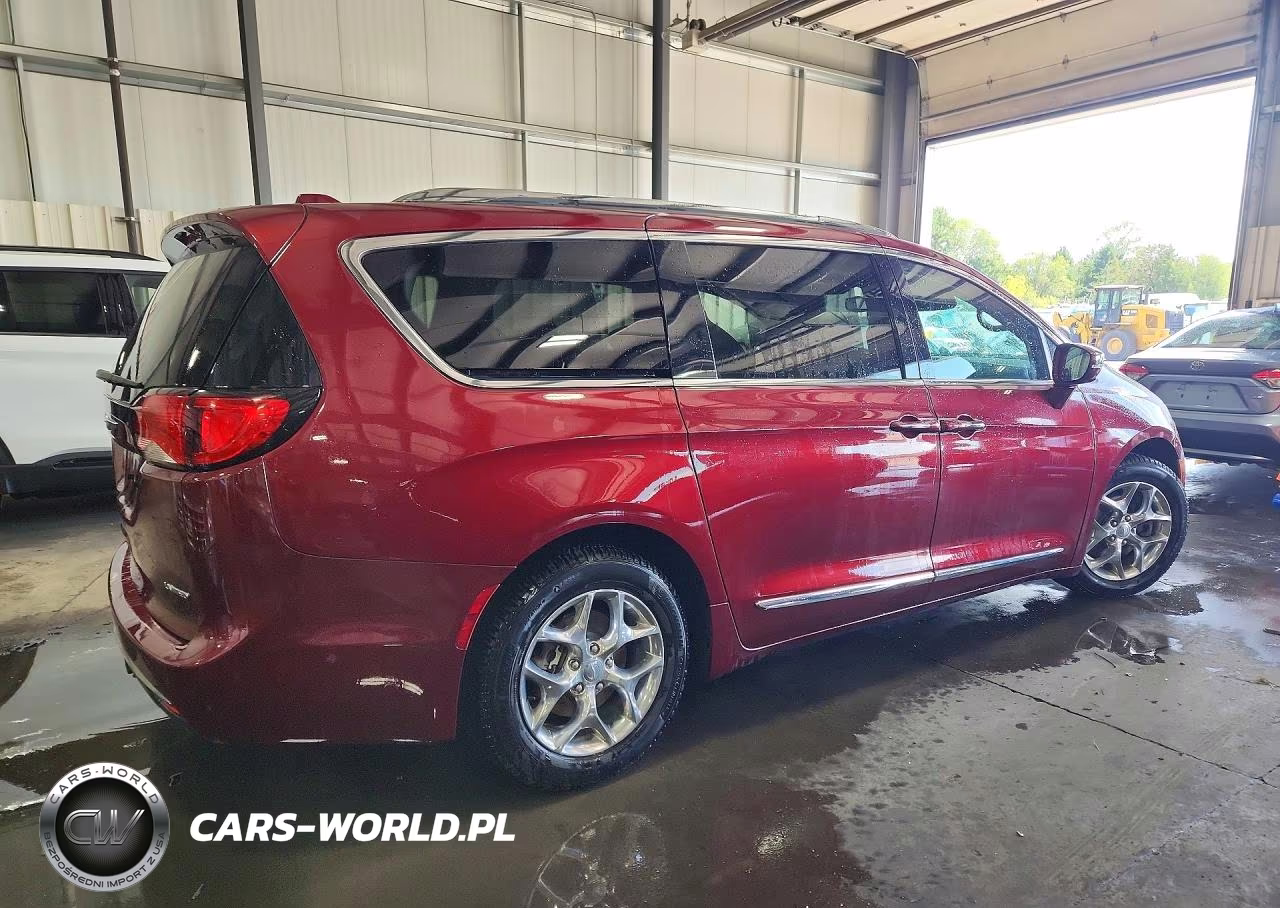 2017 Chrysler Pacifica Limited VIN:2C4RC1GGXHR822099 - 3