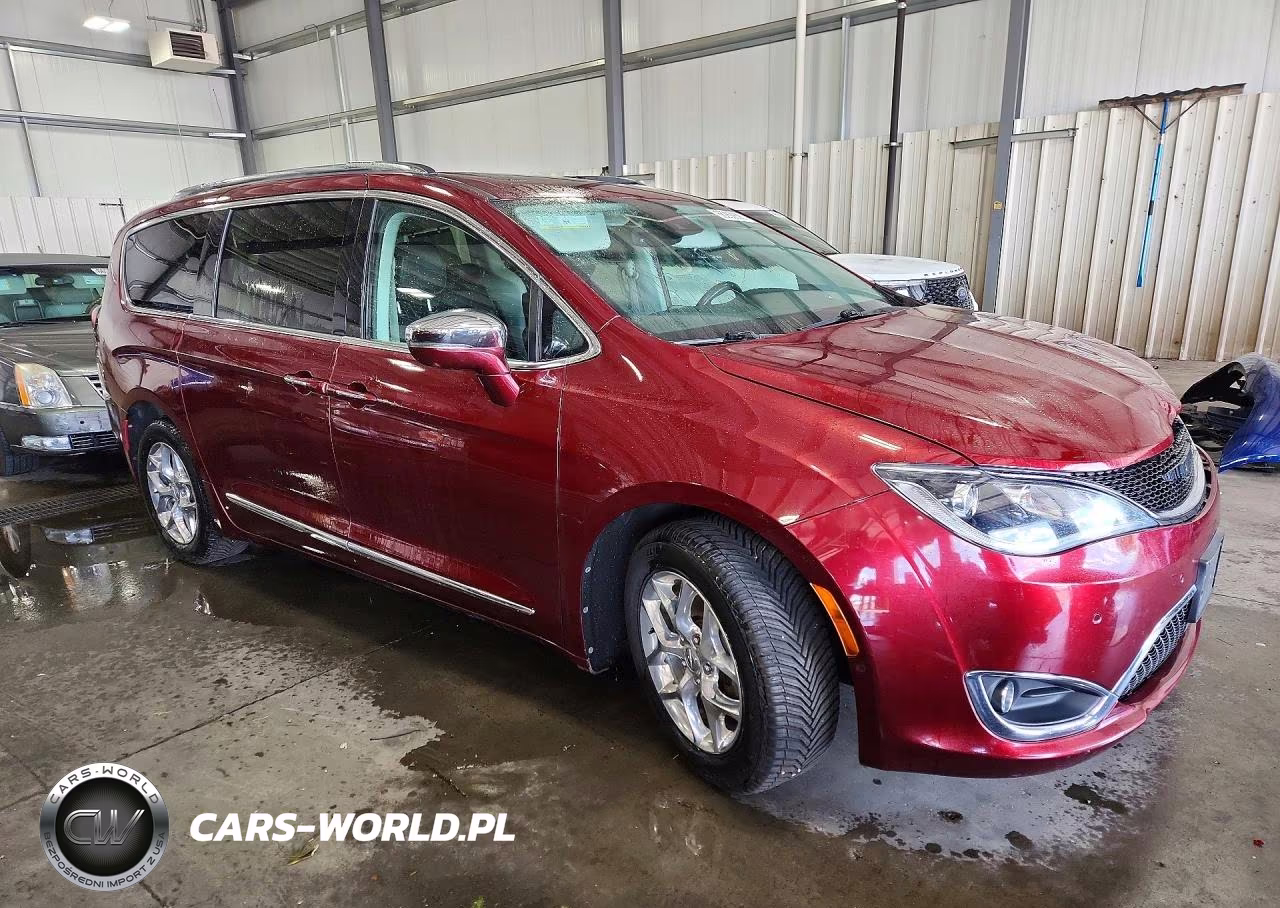 2017 Chrysler Pacifica Limited VIN:2C4RC1GGXHR822099 - 4