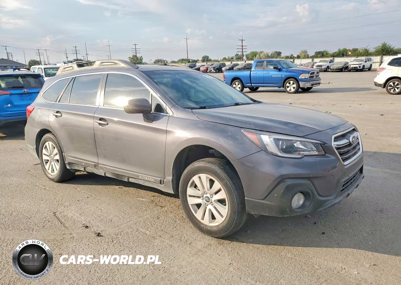 2019 Subaru Outback 2.5I Premium VIN:4S4BSAFC6K3259938 - 4