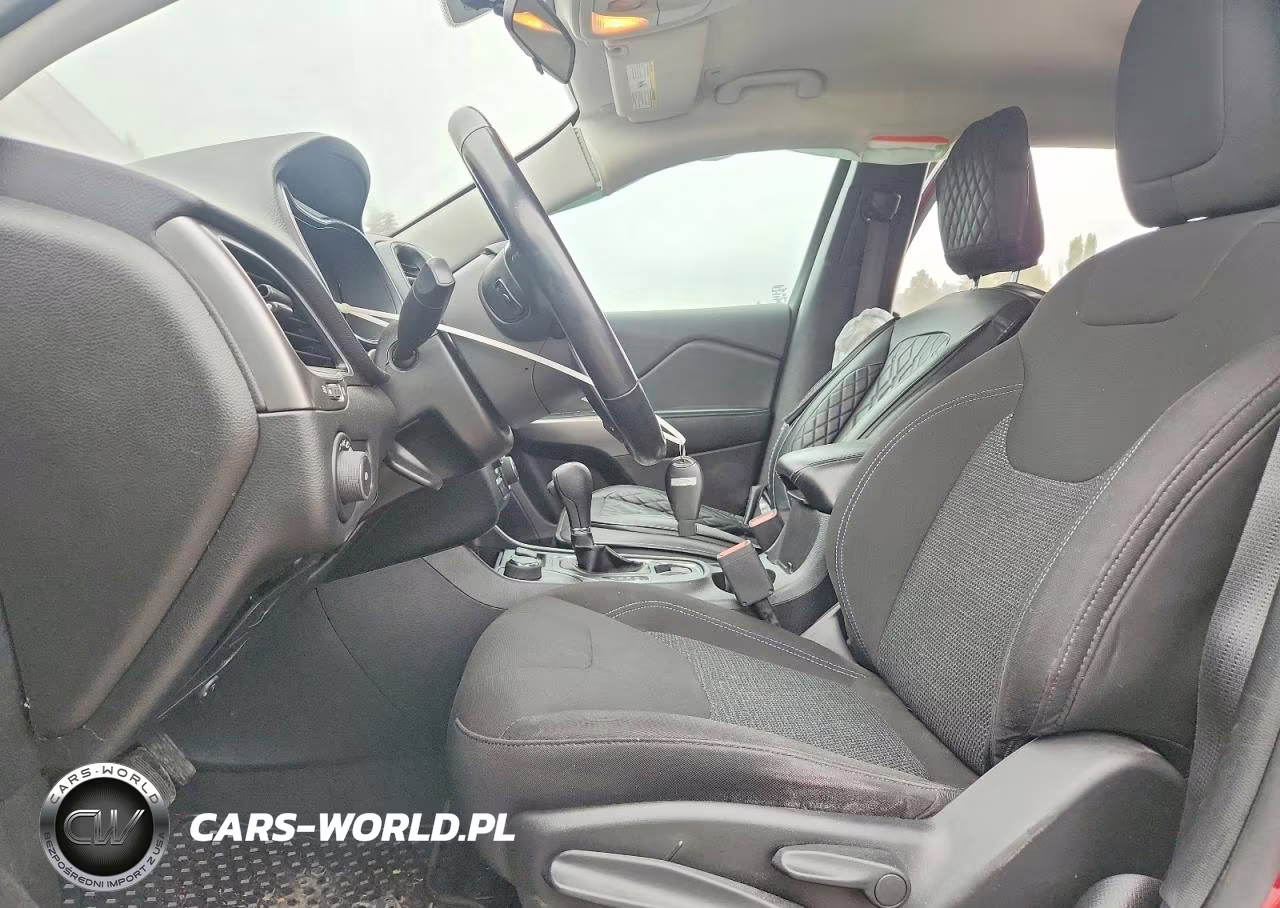 2019 Jeep Cherokee Latitude VIN:1C4PJMCB3KD487173 - 7