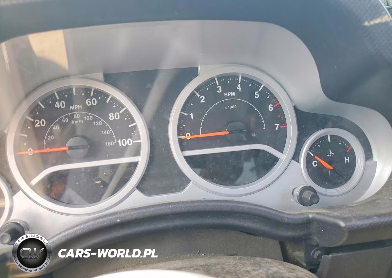 2008 Jeep Wrangler Unlimited Sahara VIN:1J8GA59138L533712 - 9