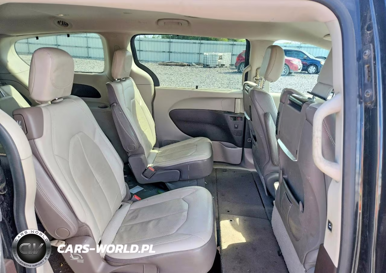 2017 Chrysler Pacifica Touring L Plus VIN:2C4RC1EGXHR656248 - 11